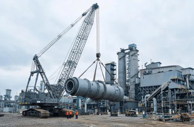 Mining plant heavy lift crane